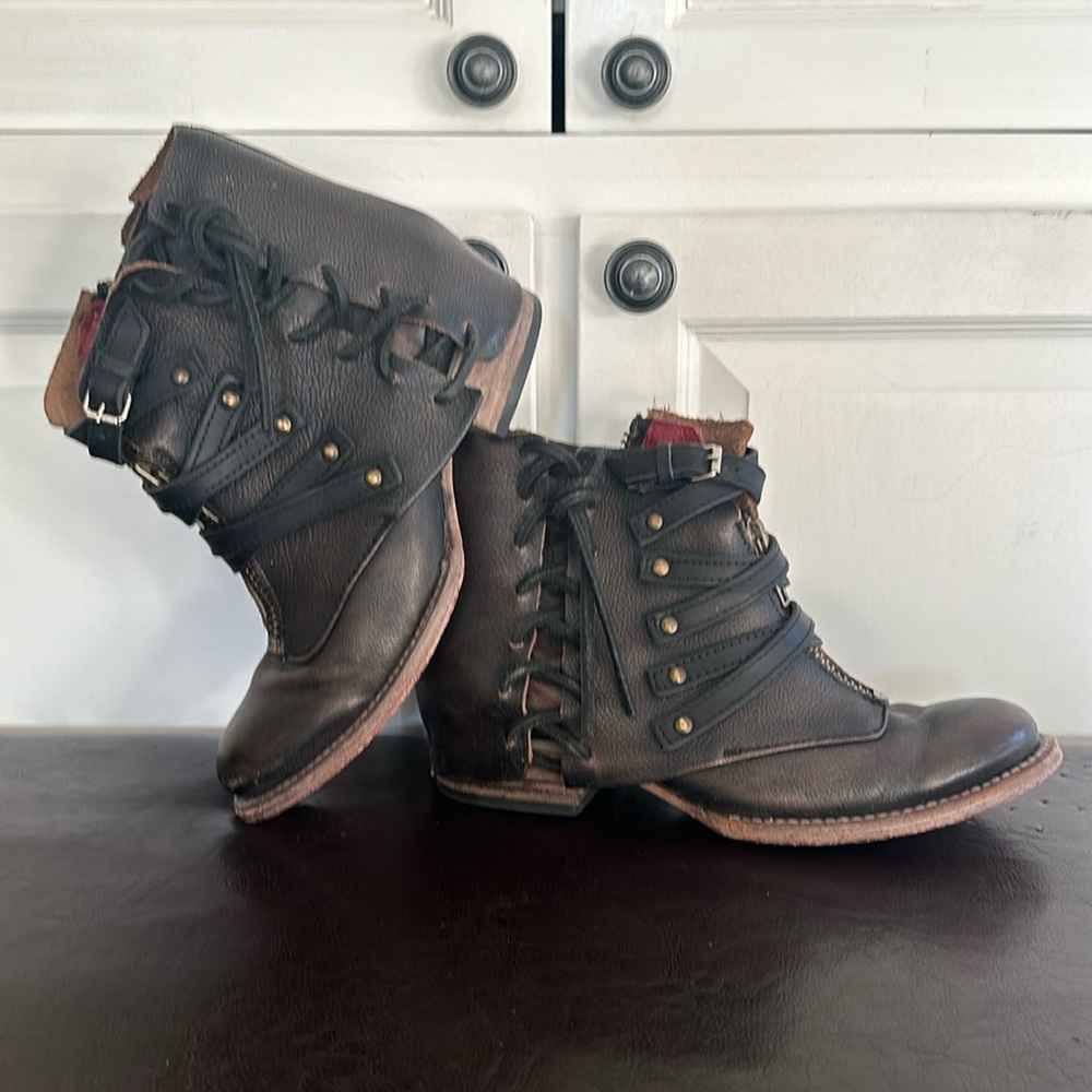 Freebird women’s size 7 booties, hardly worn